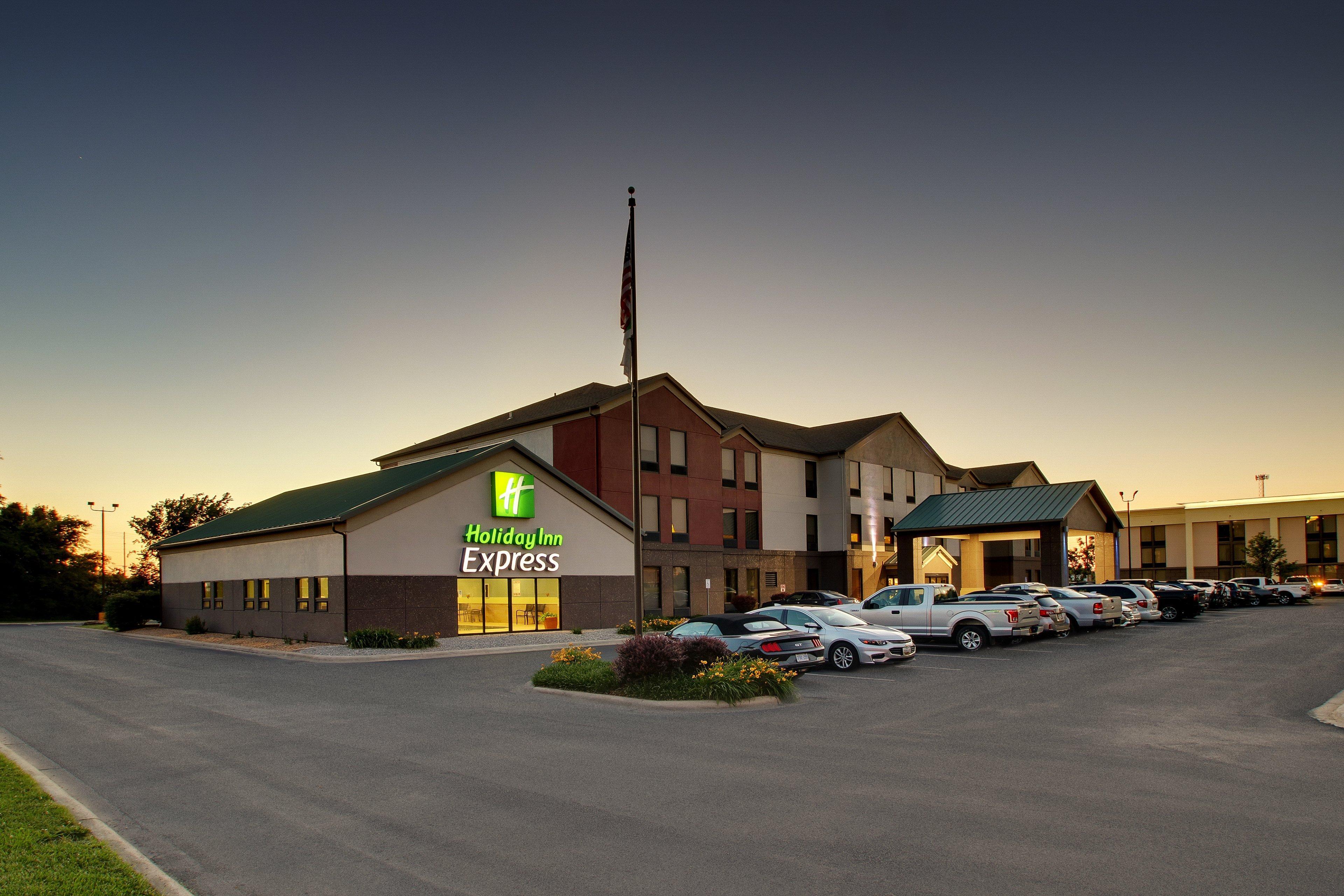 Holiday Inn Express Hotel & Suites Lebanon By Ihg Exterior foto